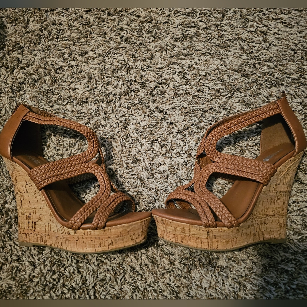 Charlotte Russe size 8 brown wedges